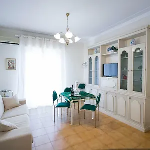 https://a-casa-di-rossella.catania-hotels.net